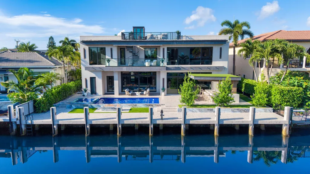 2441 NE 48th Court Lighthouse Point FL 33064