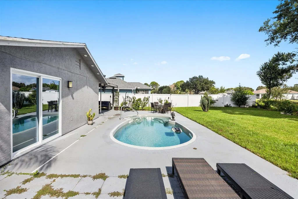 957 SW Nichols Terrace Port St Lucie FL 34953