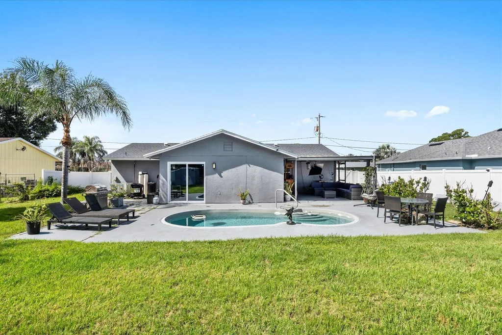 957 SW Nichols Terrace Port St Lucie FL 34953