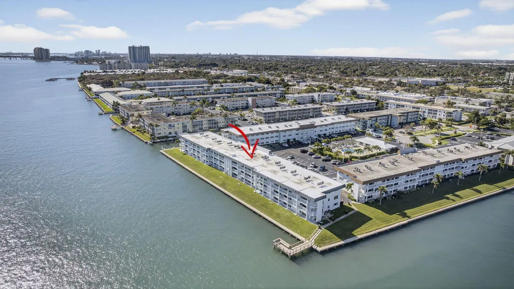 100 Shore Court North Palm Beach FL 33408