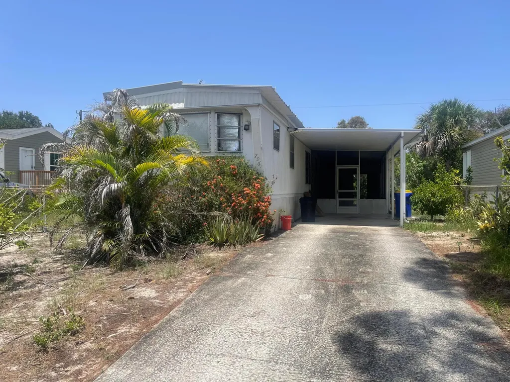 7961 SE Skylark Avenue Hobe Sound FL 33455