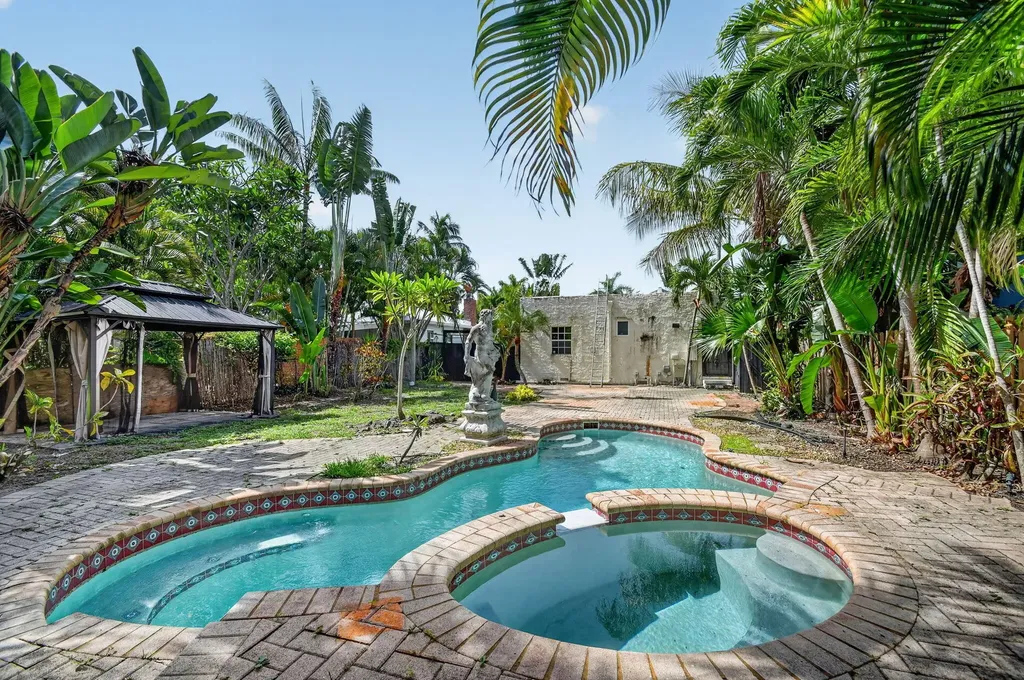 109 George Bush Boulevard Delray Beach FL 33444