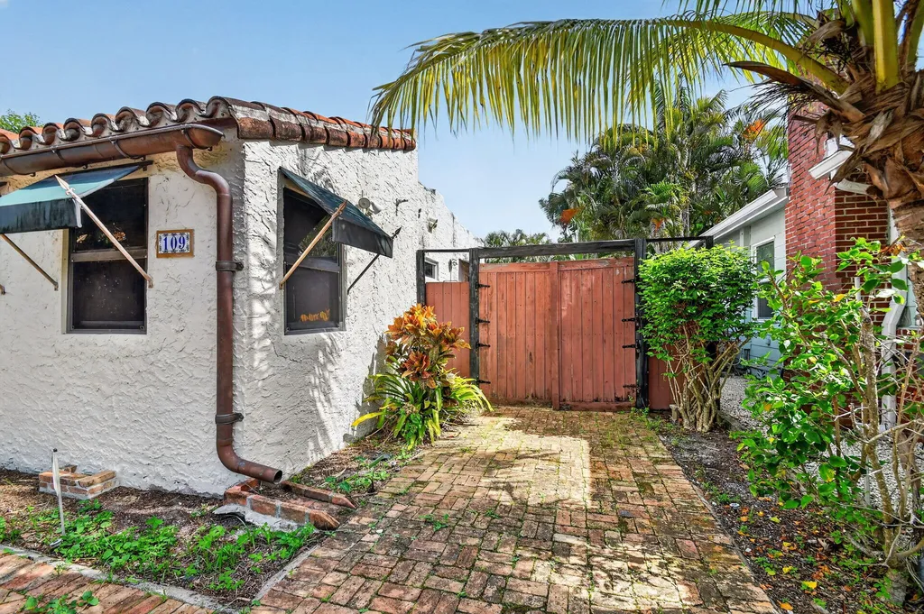 109 George Bush Boulevard Delray Beach FL 33444