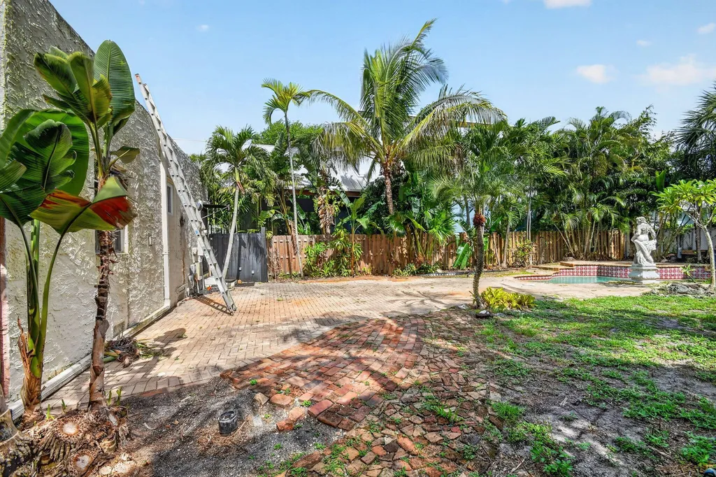 109 George Bush Boulevard Delray Beach FL 33444