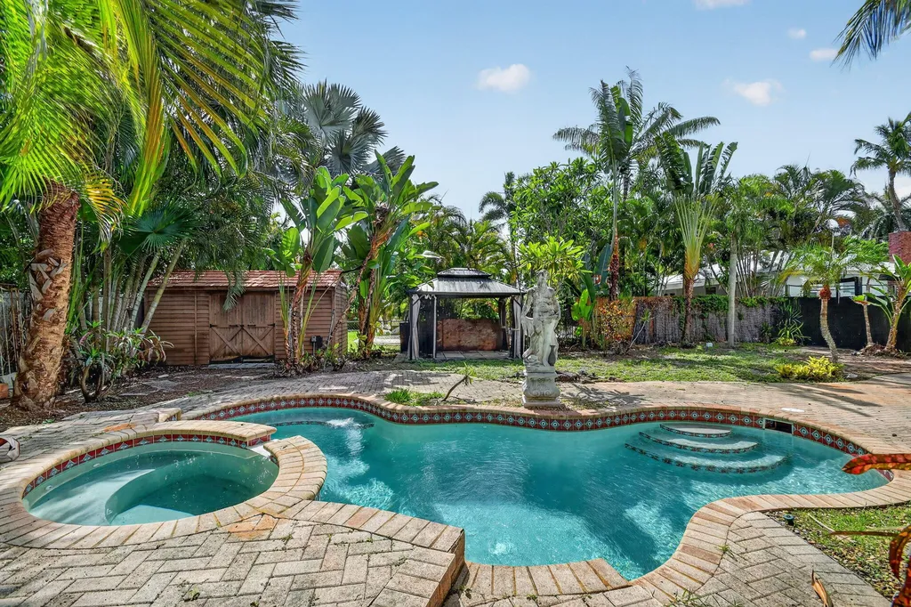 109 George Bush Boulevard Delray Beach FL 33444