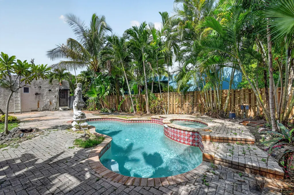 109 George Bush Boulevard Delray Beach FL 33444