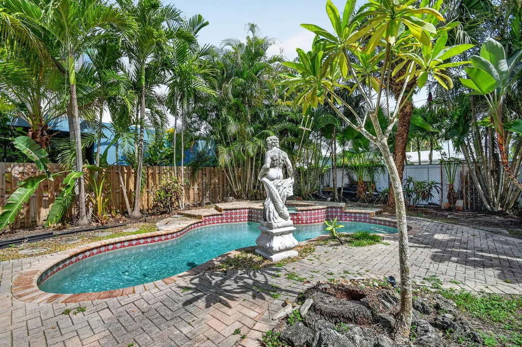 109 George Bush Boulevard Delray Beach FL 33444