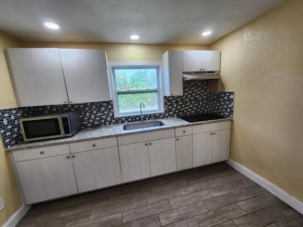 605 S 12th Street Lantana FL 33462