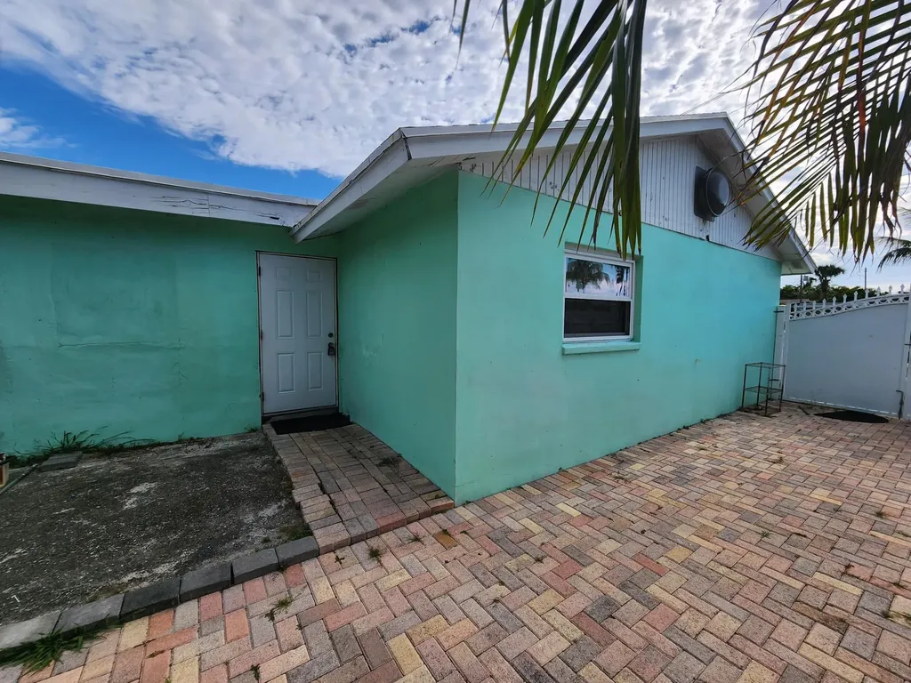 605 S 12th Street Lantana FL 33462
