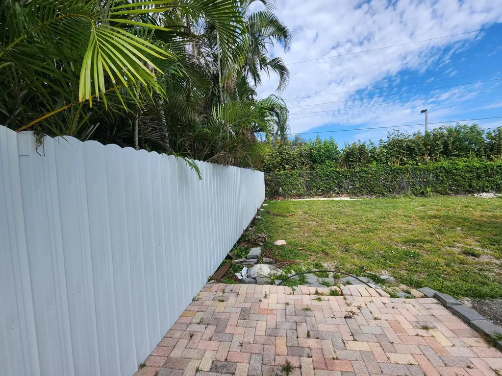 605 S 12th Street Lantana FL 33462