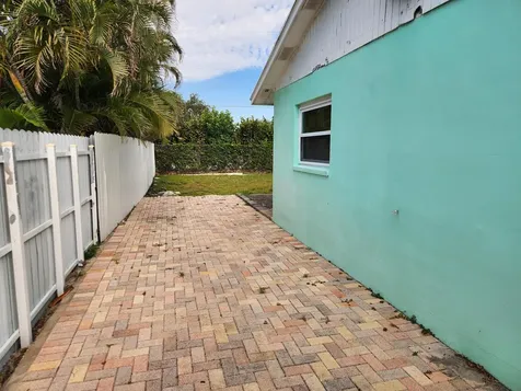 605 S 12th Street Lantana FL 33462