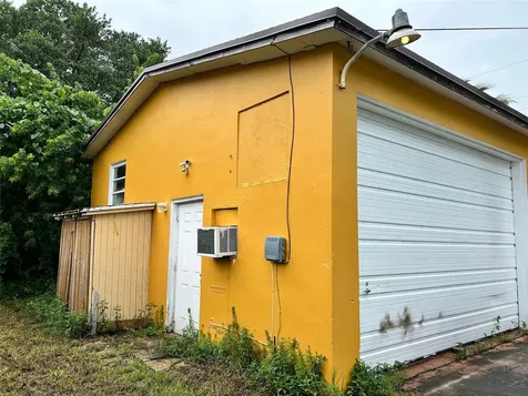 112 Newton Road West Park FL 33023