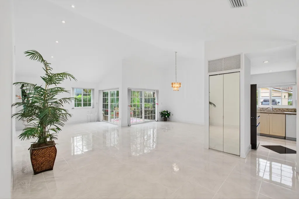 6105 Via Laguna Lane Boca Raton FL 33433