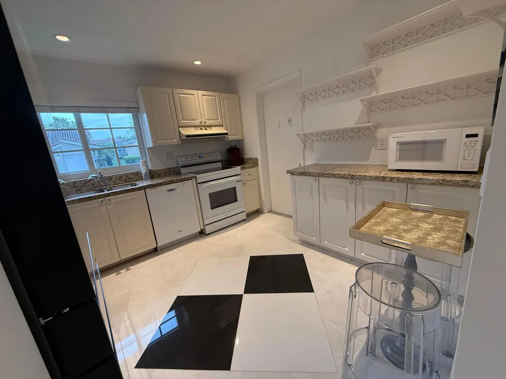 6105 Via Laguna Lane Boca Raton FL 33433