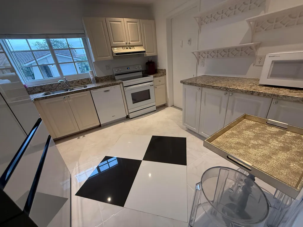 6105 Via Laguna Lane Boca Raton FL 33433