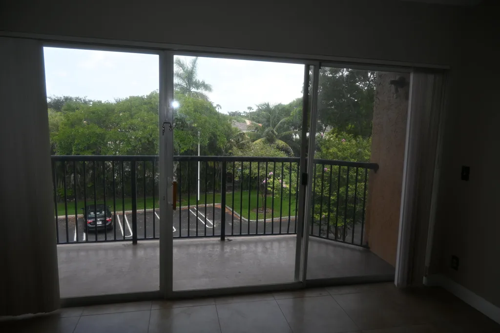 8721 Wiles Road SE Coral Springs FL 33067