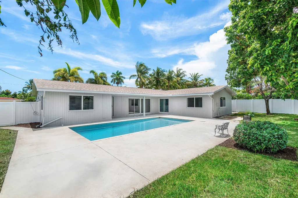 723 SW 27th Terrace Boynton Beach FL 33435