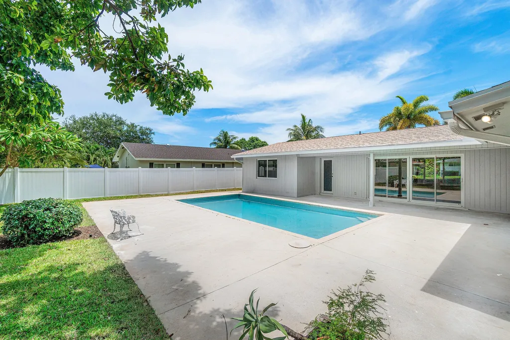 723 SW 27th Terrace Boynton Beach FL 33435
