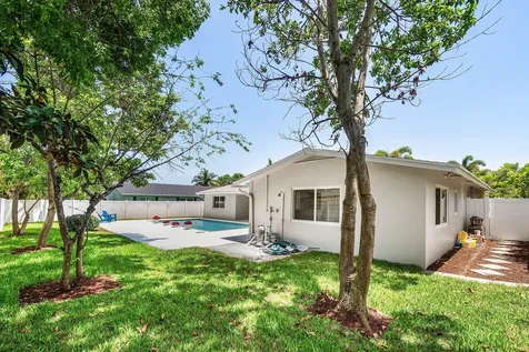 723 SW 27th Terrace Boynton Beach FL 33435