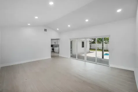 723 SW 27th Terrace Boynton Beach FL 33435
