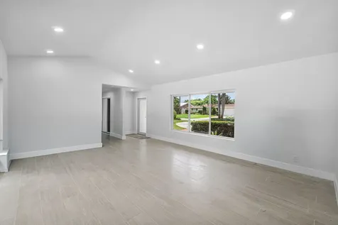 723 SW 27th Terrace Boynton Beach FL 33435