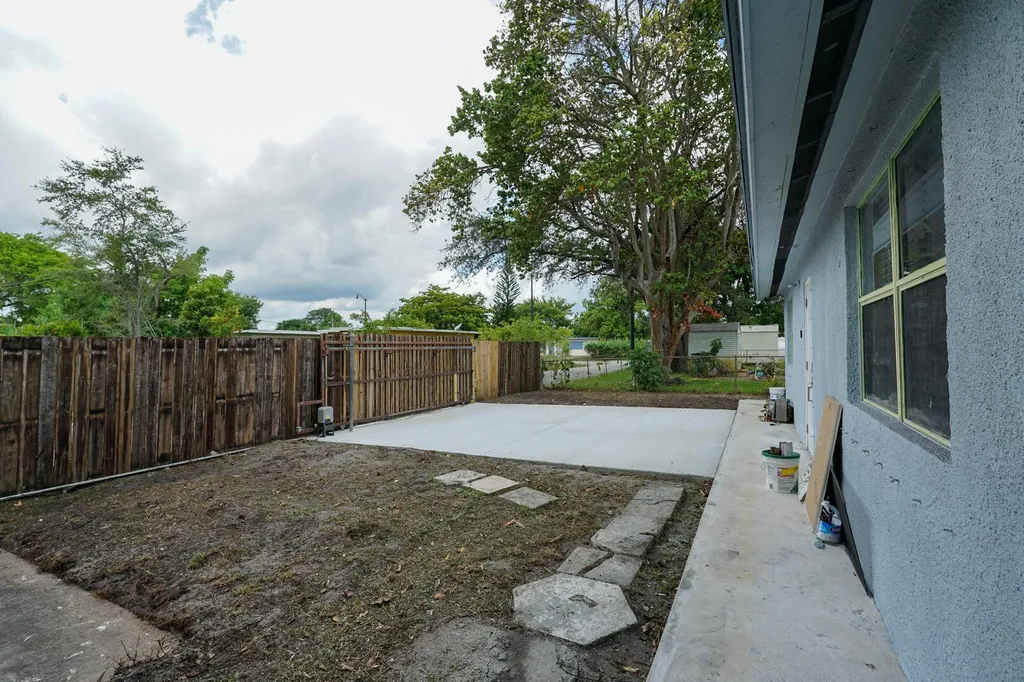661 NW 23rd Terrace Pompano Beach FL 33069