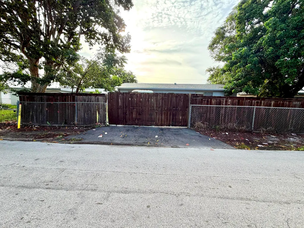 661 NW 23rd Terrace Pompano Beach FL 33069