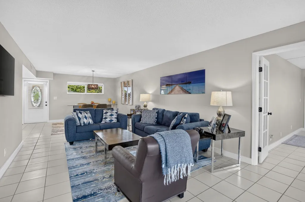 9923 S Hollybrook Lake Drive Pembroke Pines FL 33025