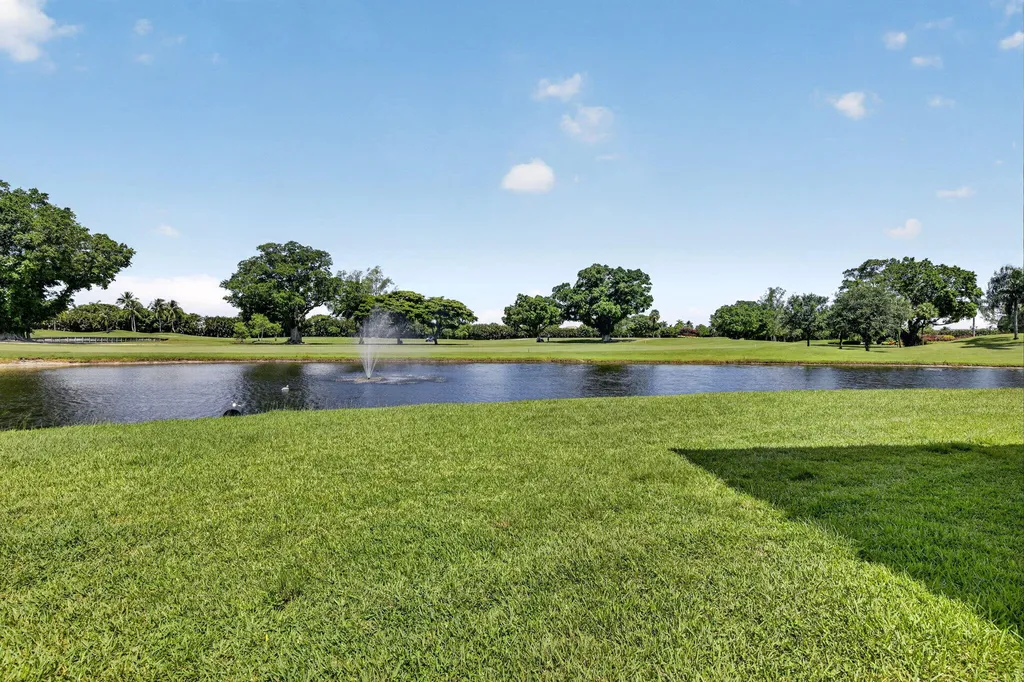 9923 S Hollybrook Lake Drive Pembroke Pines FL 33025