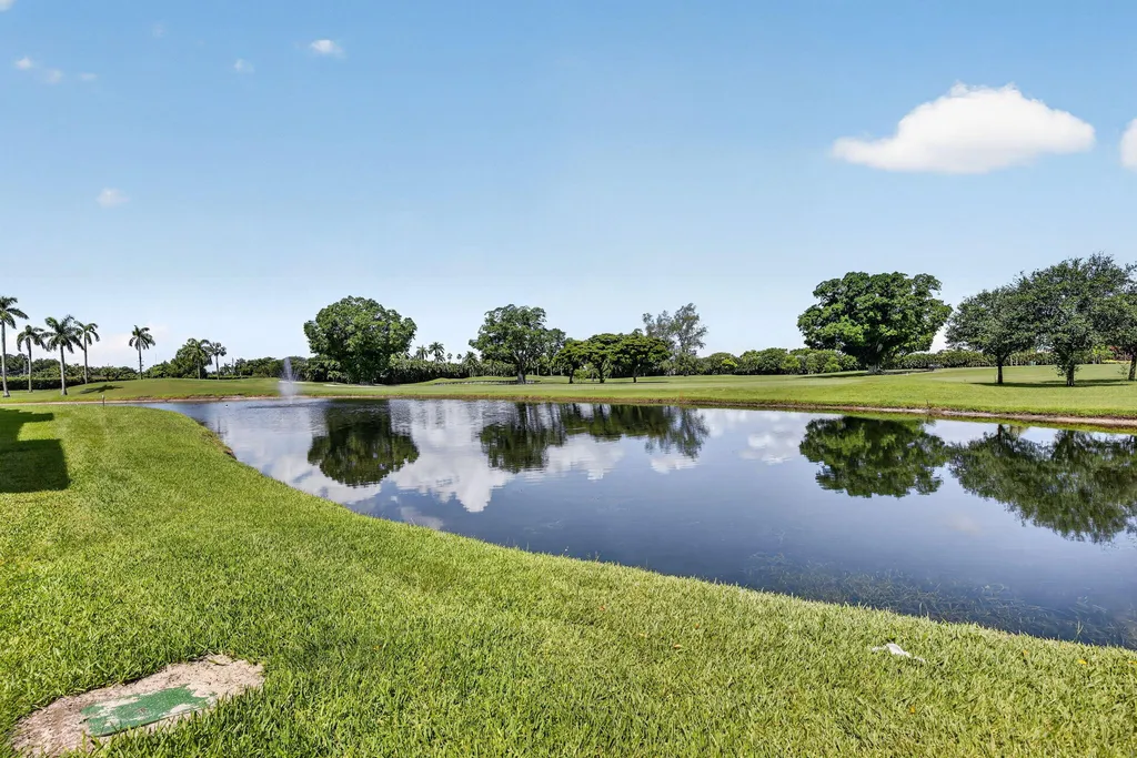 9923 S Hollybrook Lake Drive Pembroke Pines FL 33025