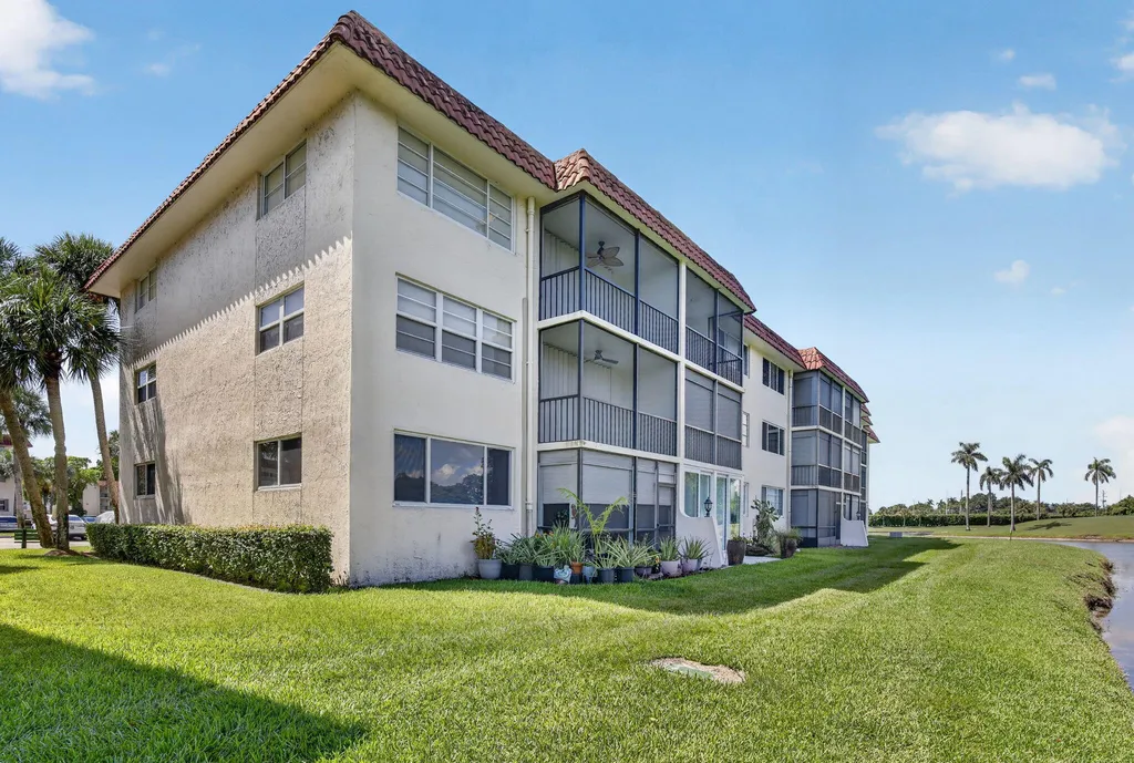 9923 S Hollybrook Lake Drive Pembroke Pines FL 33025
