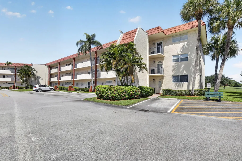 9923 S Hollybrook Lake Drive Pembroke Pines FL 33025