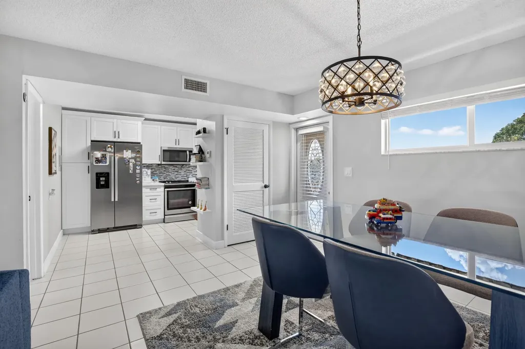 9923 S Hollybrook Lake Drive Pembroke Pines FL 33025