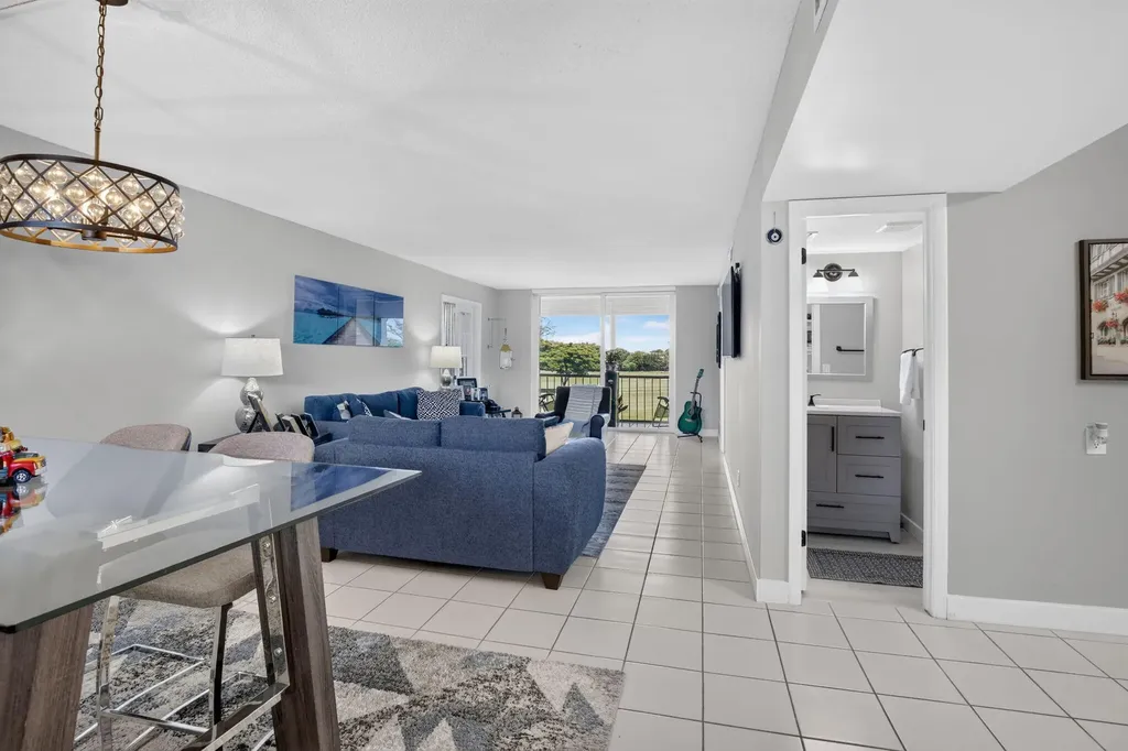 9923 S Hollybrook Lake Drive Pembroke Pines FL 33025