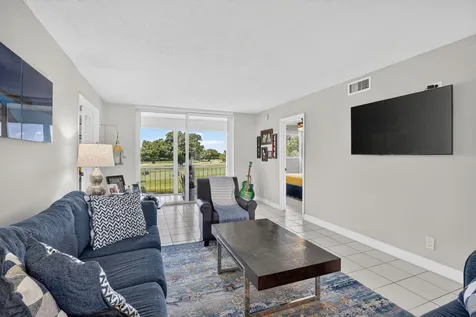 9923 S Hollybrook Lake Drive Pembroke Pines FL 33025