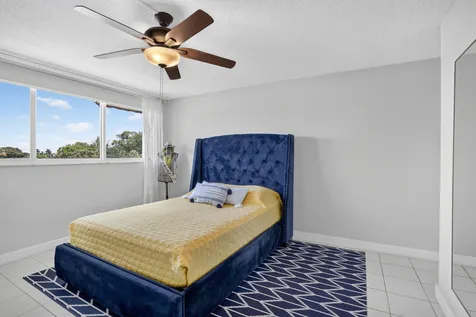 9923 S Hollybrook Lake Drive Pembroke Pines FL 33025
