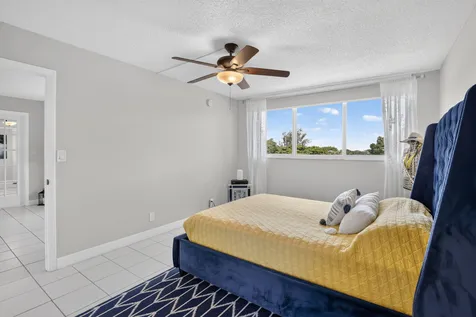 9923 S Hollybrook Lake Drive Pembroke Pines FL 33025