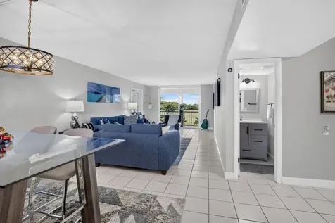 9923 S Hollybrook Lake Drive Pembroke Pines FL 33025