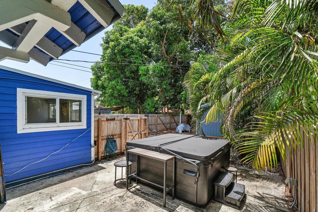512 36th Street West Palm Beach FL 33407