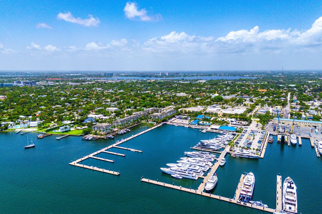 512 36th Street West Palm Beach FL 33407