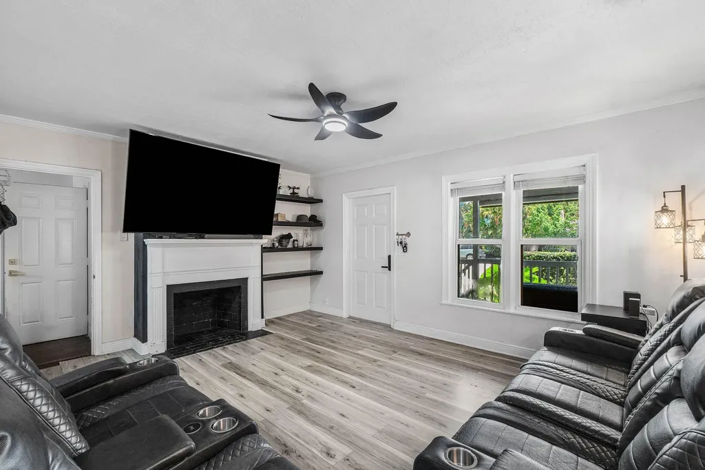 512 36th Street West Palm Beach FL 33407