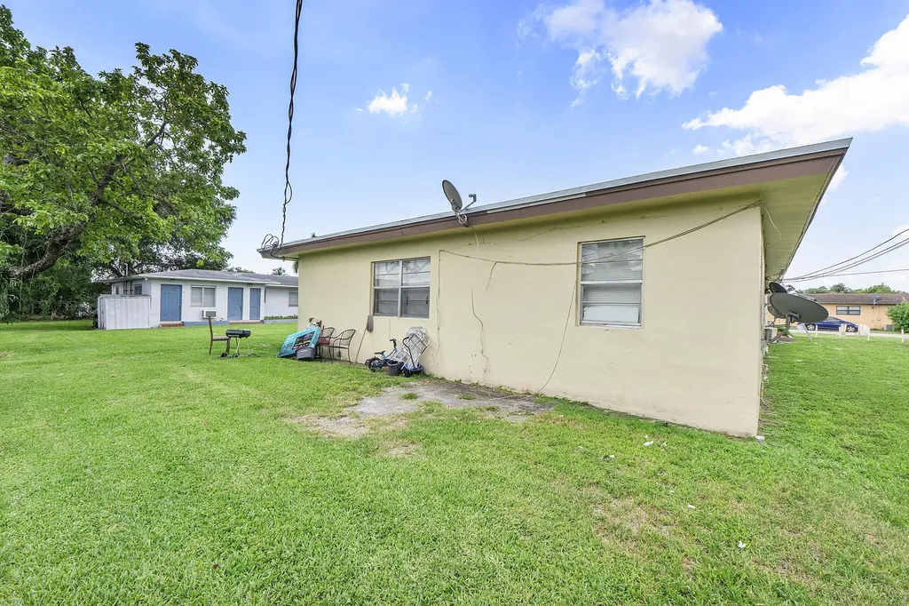 515 NE 150th Street Miami FL 33161