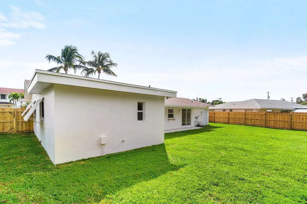 2433 Palm Road West Palm Beach FL 33406