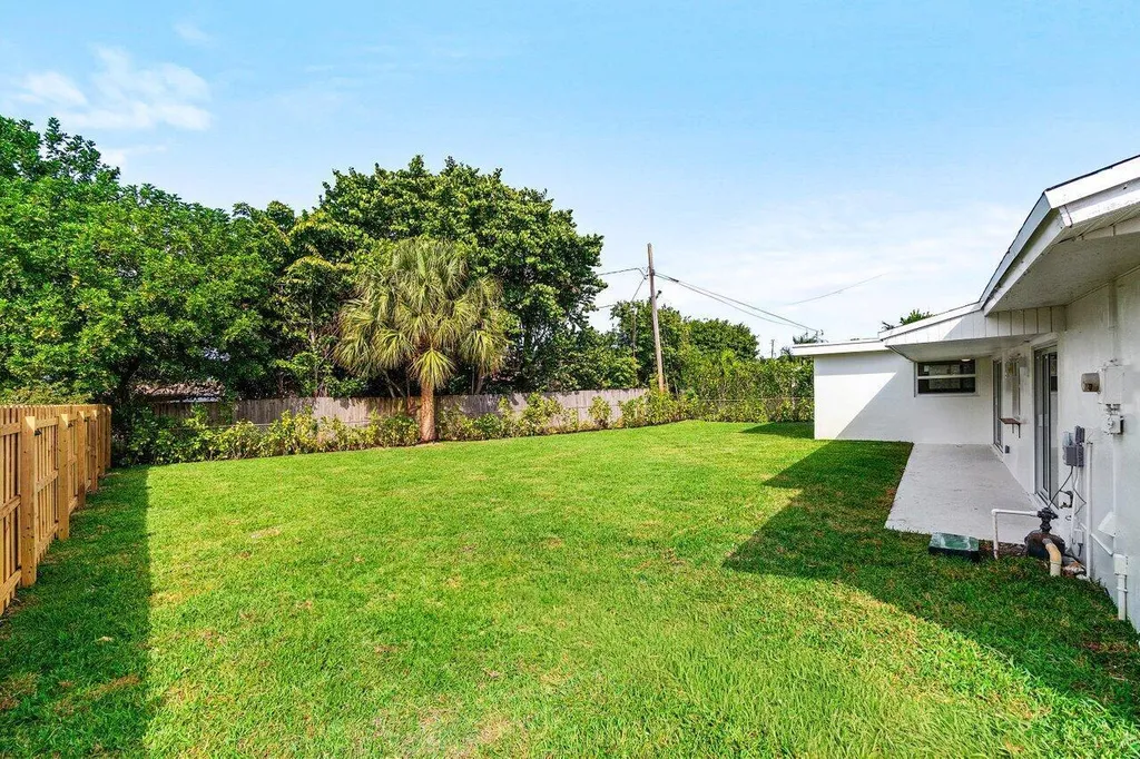 2433 Palm Road West Palm Beach FL 33406