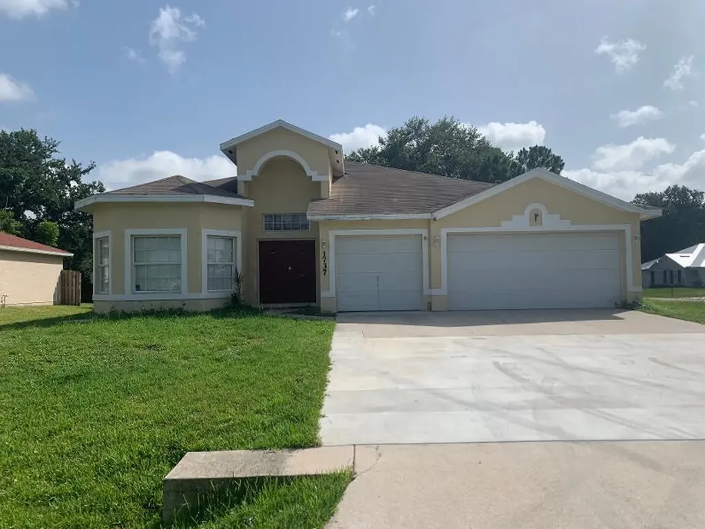 1737 SW Bradway Lane Port St Lucie FL 34953