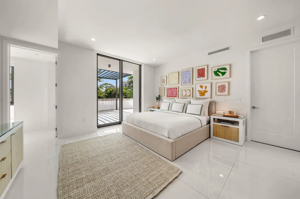 475 E Royal Palm Road Boca Raton FL 33432