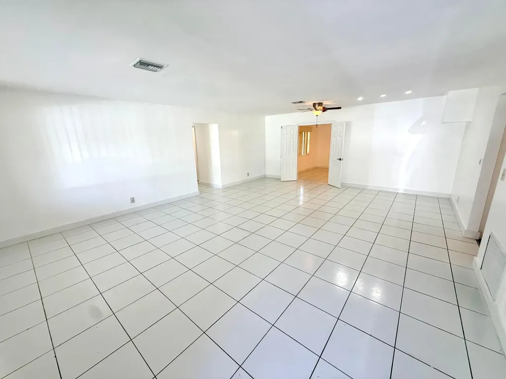 118 SE 10th Court Deerfield Beach FL 33441