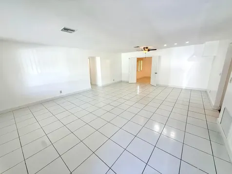 118 SE 10th Court Deerfield Beach FL 33441