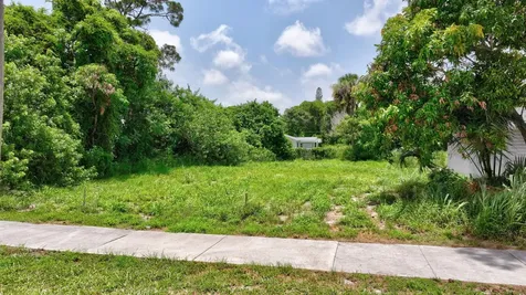 5684 SE 45th Avenue SE Stuart FL 34997