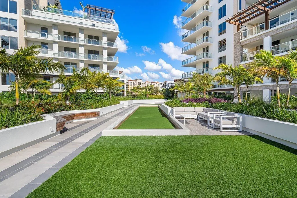220 SE Mizner Boulevard Boca Raton FL 33432